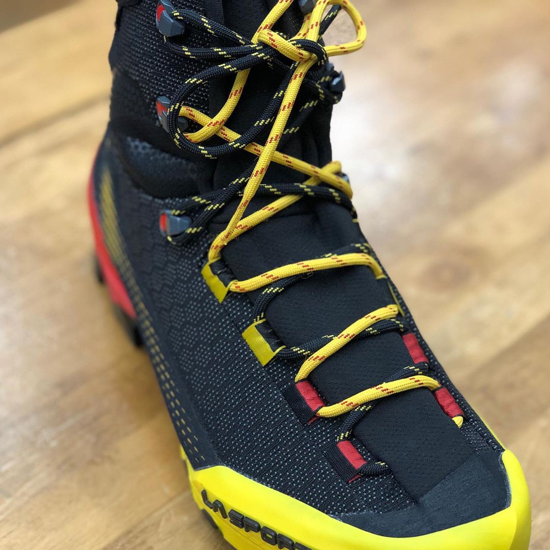 LA SPORTIVA スポルティバ エクイリビウム ST GTX 42 - 登山用品