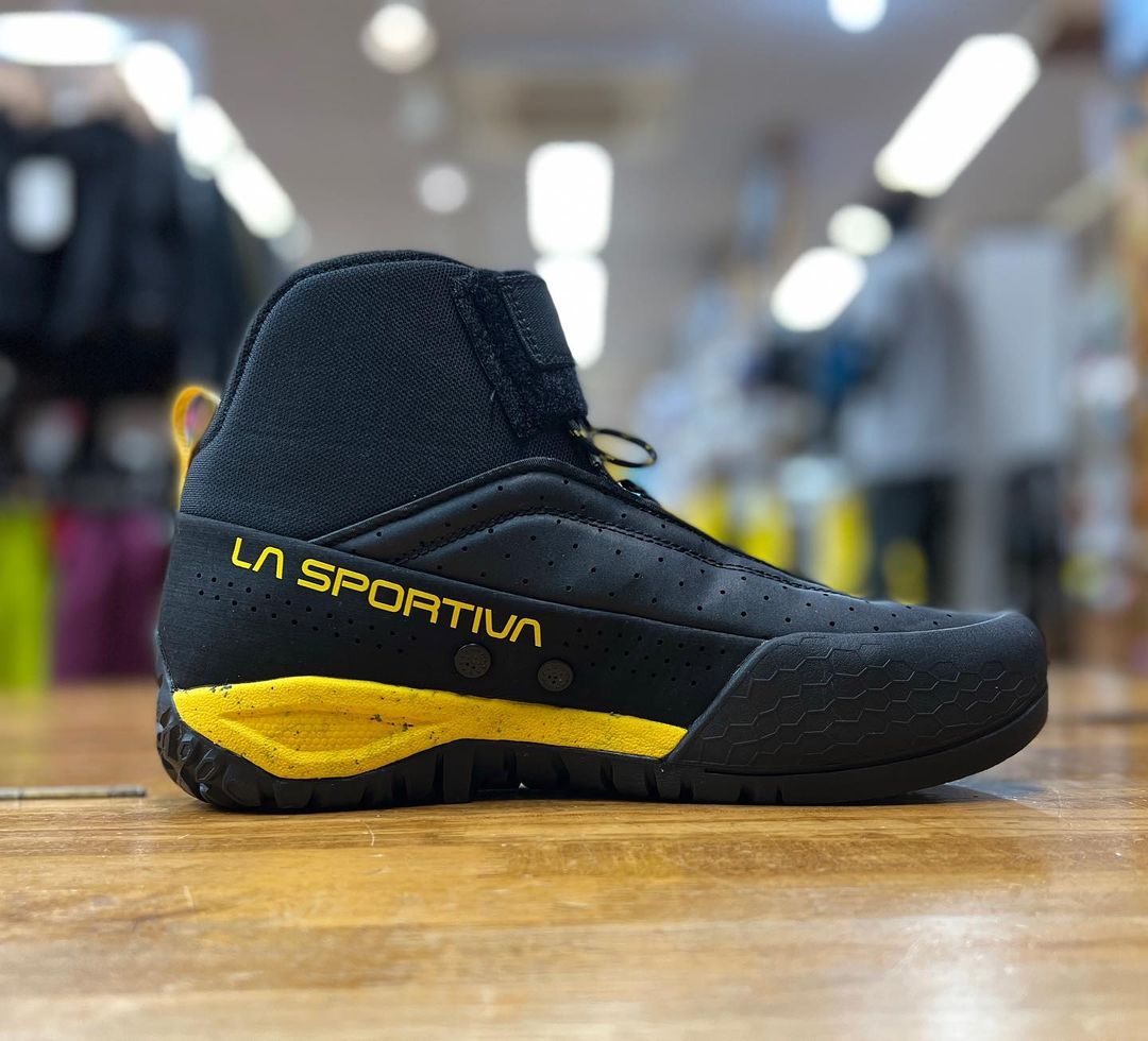 【値下げ】La Sportiva TX CANYON 8 1/2 26.5cm