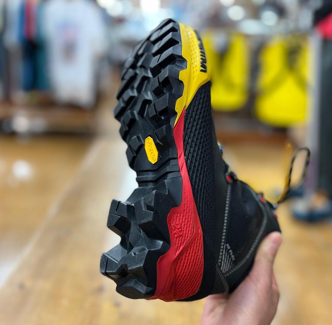 スポルティバ エクイリビウム LT GTX ( Black / Yellow ) | La